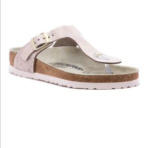 Birkenstock Gizeh Suede in Rose Gold